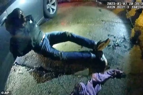 یک سیاهپوست غیرمسلح دیگر قربانی پلیس آمریکا شد یک سیاهپوست غیرمسلح دیگر قربانی پلیس آمریکا شد