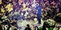 جشن ده‌ها هزار نفری در مصلای تهران/ سلام دهه نودی‌ها و هشتادی‌ها به فرمانده