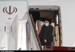 رئیس جمهور برای افتتاح فاز ۲ پالایشگاه آبادان وارد خوزستان شد