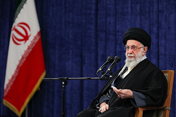رهبر انقلاب: هیچ کس نمیتواند قوی‌بودن بنیه‌ی مردمی جمهوری اسلامی را کتمان کند
