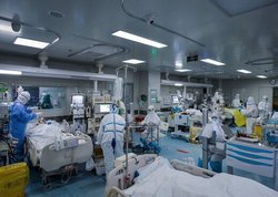 اشتباه وزارت بهداشت در اعلام پایان موج هشتم کرونا/ زنگ خطر افزایش آمار ابتلا و فوتی در آغاز سال نو