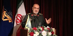 دشمن به دنبال جداسازی جوانان از تاریخ پرافتخار انقلاب اسلامی است