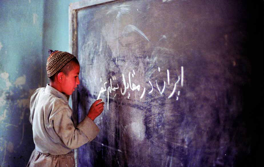 معلمانی که با شاگردانشان در جبهه همرزم شدند تا درس در جنگ تعطیل نشود +تصاویر معلمانی که با شاگردانشان در جبهه همرزم شدند تا درس در جنگ تعطیل نشود +تصاویر