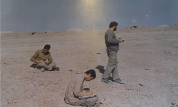 معلمانی که با شاگردانشان در جبهه همرزم شدند تا درس در جنگ تعطیل نشود +تصاویر معلمانی که با شاگردانشان در جبهه همرزم شدند تا درس در جنگ تعطیل نشود +تصاویر