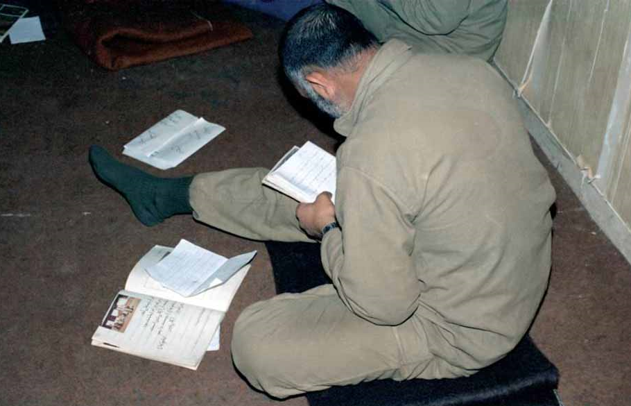 معلمانی که با شاگردانشان در جبهه همرزم شدند تا درس در جنگ تعطیل نشود +تصاویر معلمانی که با شاگردانشان در جبهه همرزم شدند تا درس در جنگ تعطیل نشود +تصاویر
