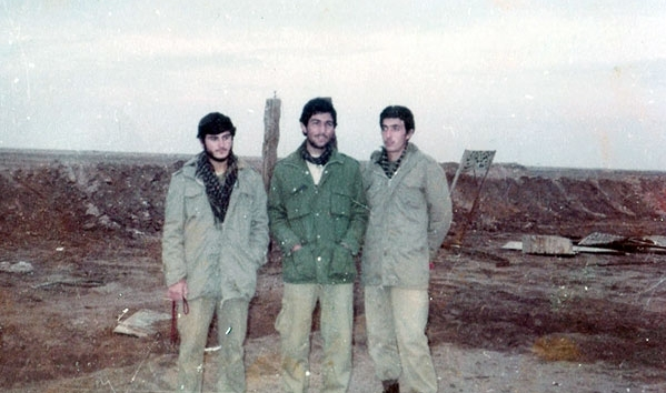 معلمانی که با شاگردانشان در جبهه همرزم شدند تا درس در جنگ تعطیل نشود +تصاویر معلمانی که با شاگردانشان در جبهه همرزم شدند تا درس در جنگ تعطیل نشود +تصاویر