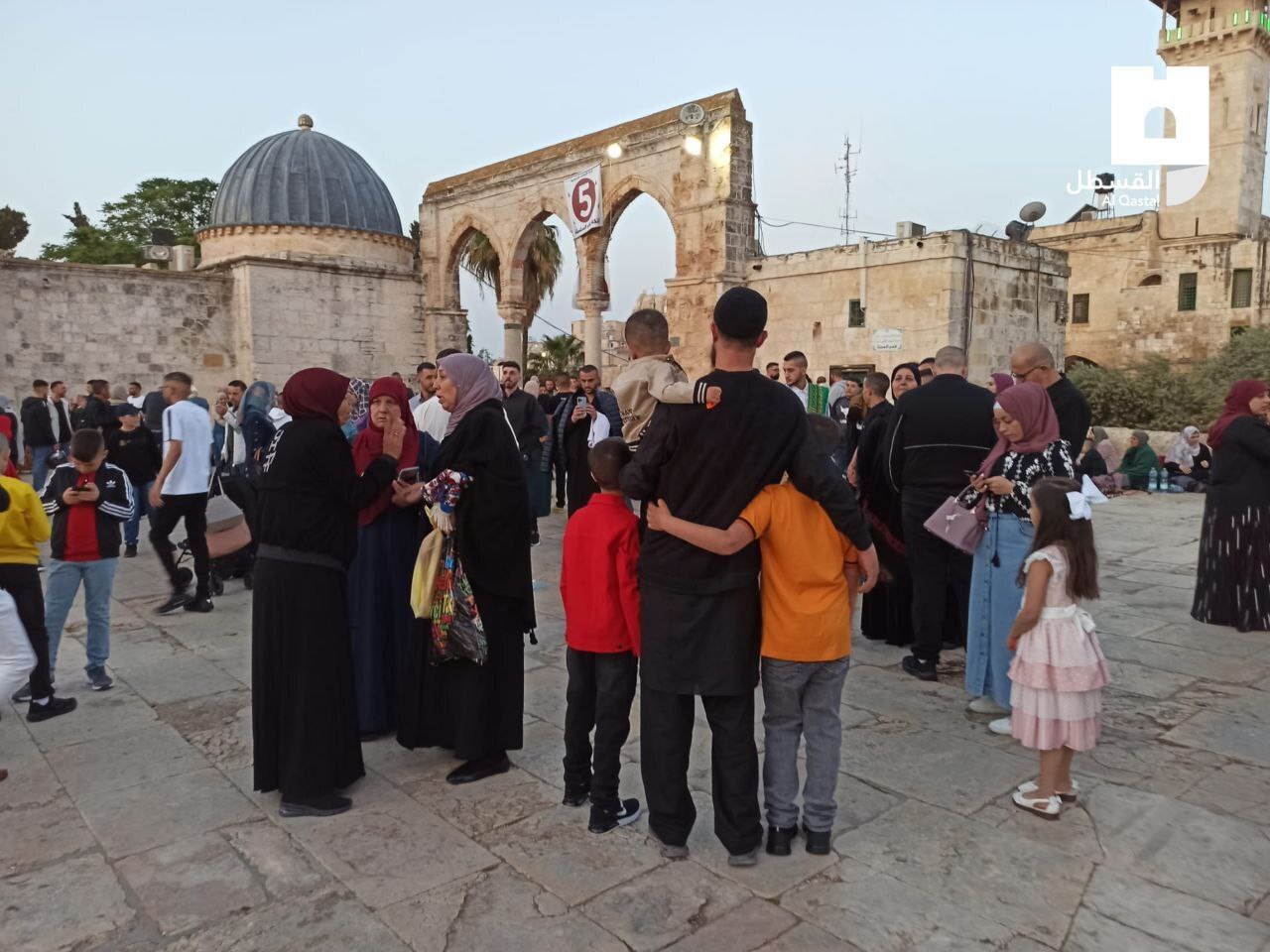 اقامه نماز عید فطر در مسجدالاقصی با حضور پرشور فلسطینیان + تصاویر اقامه نماز عید فطر در مسجدالاقصی با حضور پرشور فلسطینیان + تصاویر