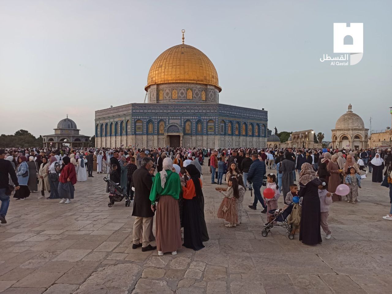 اقامه نماز عید فطر در مسجدالاقصی با حضور پرشور فلسطینیان + تصاویر اقامه نماز عید فطر در مسجدالاقصی با حضور پرشور فلسطینیان + تصاویر