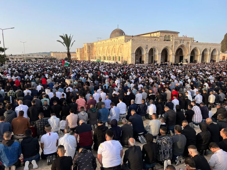 اقامه نماز عید فطر در مسجدالاقصی با حضور پرشور فلسطینیان + تصاویر اقامه نماز عید فطر در مسجدالاقصی با حضور پرشور فلسطینیان + تصاویر
