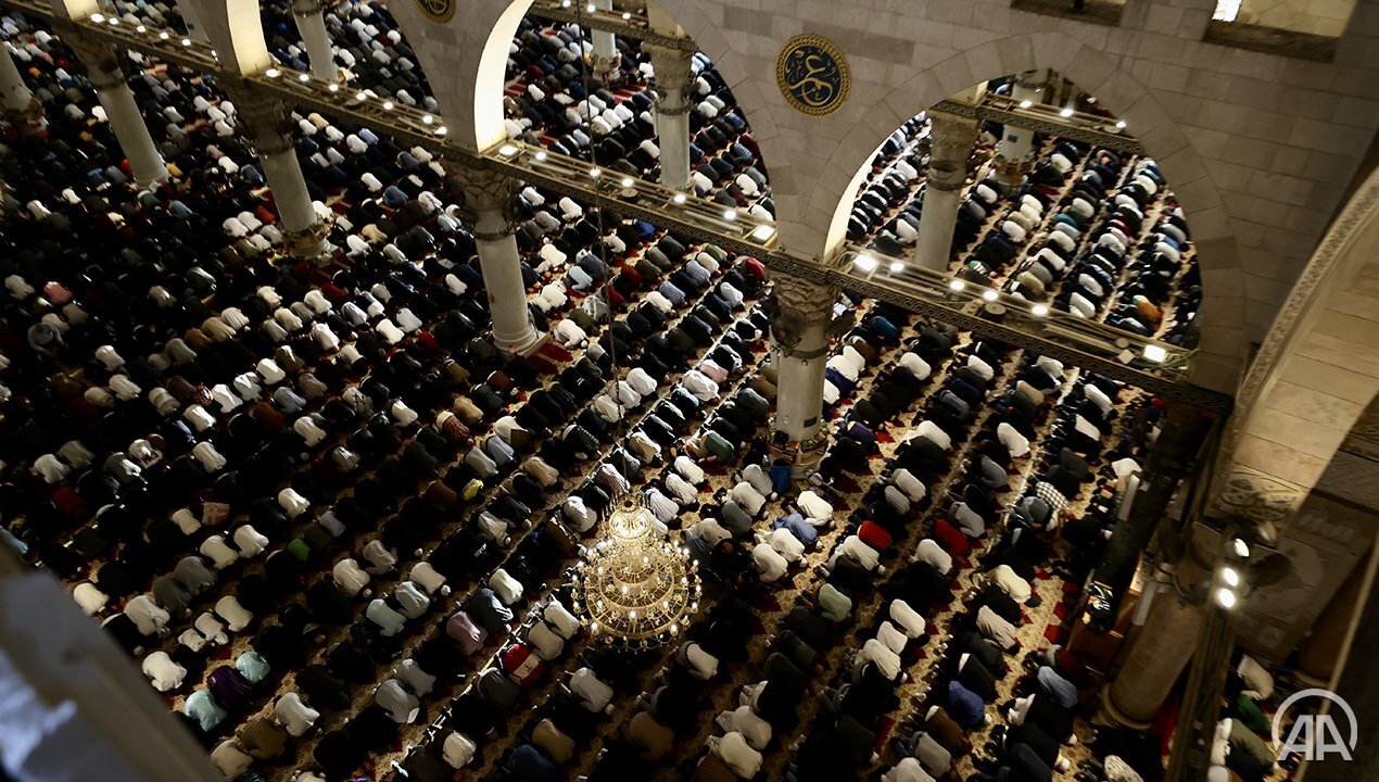 اقامه نماز عید فطر در مسجدالاقصی با حضور پرشور فلسطینیان + تصاویر اقامه نماز عید فطر در مسجدالاقصی با حضور پرشور فلسطینیان + تصاویر