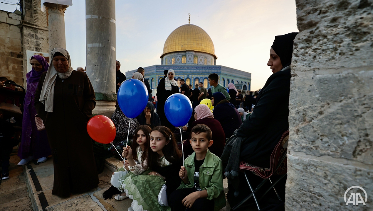 اقامه نماز عید فطر در مسجدالاقصی با حضور پرشور فلسطینیان + تصاویر اقامه نماز عید فطر در مسجدالاقصی با حضور پرشور فلسطینیان + تصاویر
