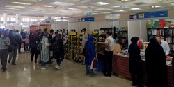 نمایشگاه کتاب شلوغ شد/ یک ساعت بیش‌تر در مصلی بمانید