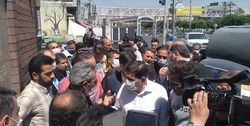 بازدید سرزده مخبر از بازارچه‎‌های اسلامشهر و پیگیری تلفنی برای تامین روغن تا امشب