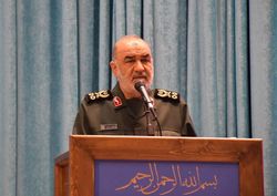 استقلال کشور به باقی ماندن در صحنه دفاع از انقلاب وابسته است