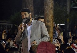 همخوانی دیدنی سرود سلام فرمانده در «قطعه ۴۰» بهشت شهدا +عکس