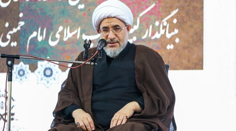امام خمینی(ره) مسیر تاریخ را دگرگون کرد