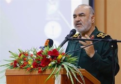 سرلشکر سلامی: انتقام شهدایمان را خواهیم گرفت/ عجز و ناتوانی را در آمریکا می‌بینیم