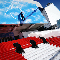 جایزه وطن‌فروشی!