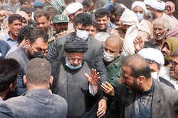خاکی و در میدان