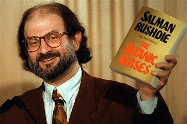 سلمان رشدی چه نوشت که باعث حکم ارتدادش شد؟