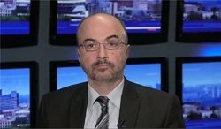 نویسنده آمریکایی: دولت آمریکا از تاریخ درس نمی‌گیرد؛ ایرانی‌ها به انقلاب خود افتخار می‌کنند