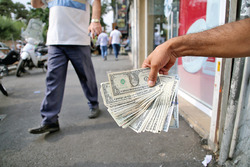 دلار جام بی‌تفاوتی به برجام را سر کشید