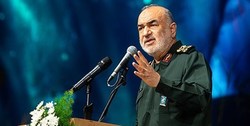آمریکا پیر، فرسوده، عاجز و شکست‌خورده است