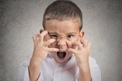 چرا کودکان جیغ می زنند؟