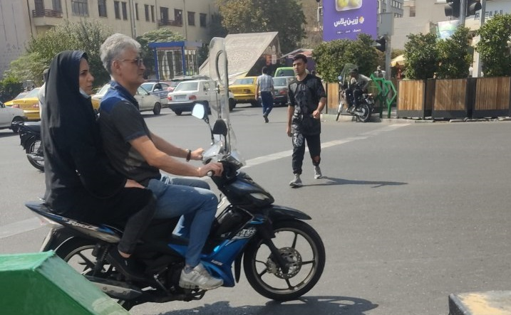 امروز در تهران چه خبر بود/ وقتی گاز اشکآور جان یک خبرنگار را نجات داد! امروز در تهران چه خبر بود/ وقتی گاز اشکآور جان یک خبرنگار را نجات داد!