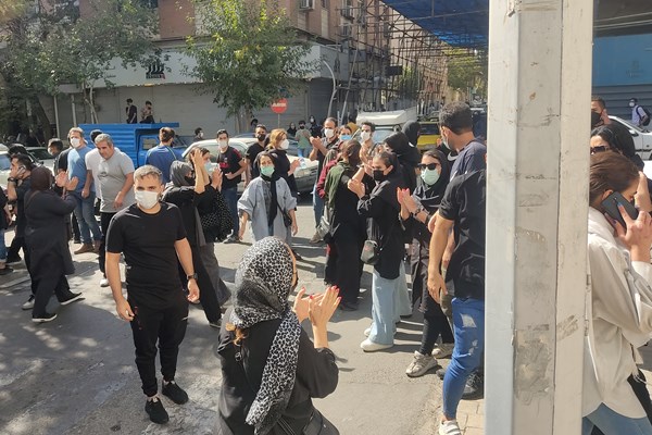 امروز در تهران چه خبر بود/ وقتی گاز اشکآور جان یک خبرنگار را نجات داد! امروز در تهران چه خبر بود/ وقتی گاز اشکآور جان یک خبرنگار را نجات داد!