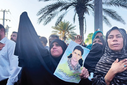 کاش برگردی و سجاده‌ات را برای نماز‌های خالصانه‌ات باز کنی 