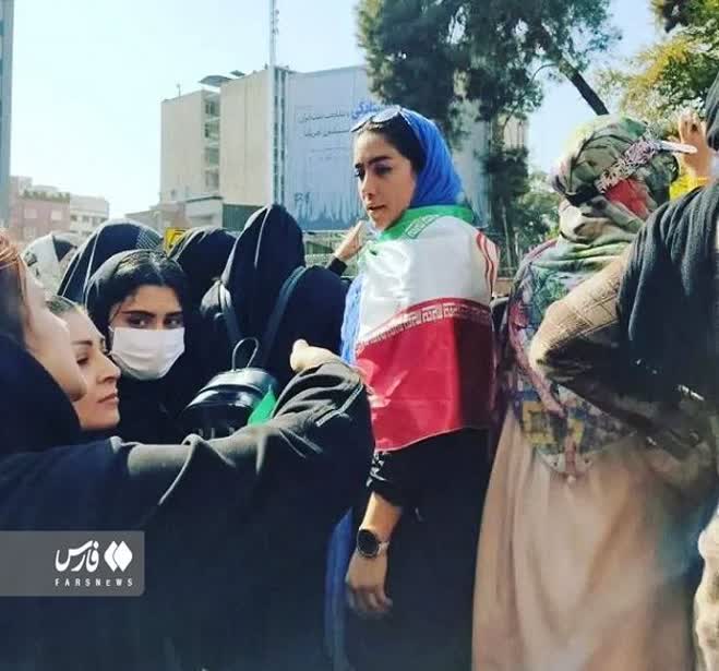 من همون دختر کم‌حجاب حاج قاسم هستم