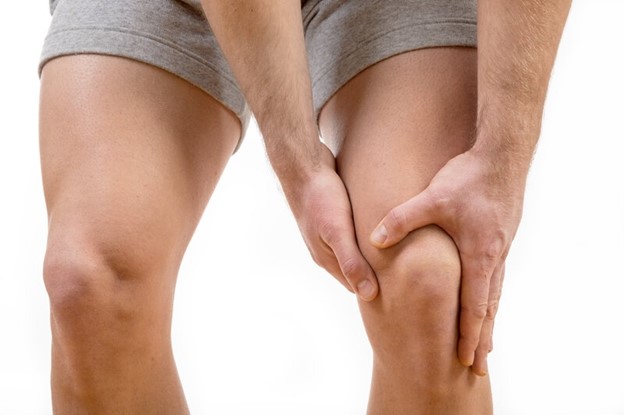 علت درد جلوی زانو چیست؟ چه درمان‌هایی دارد؟