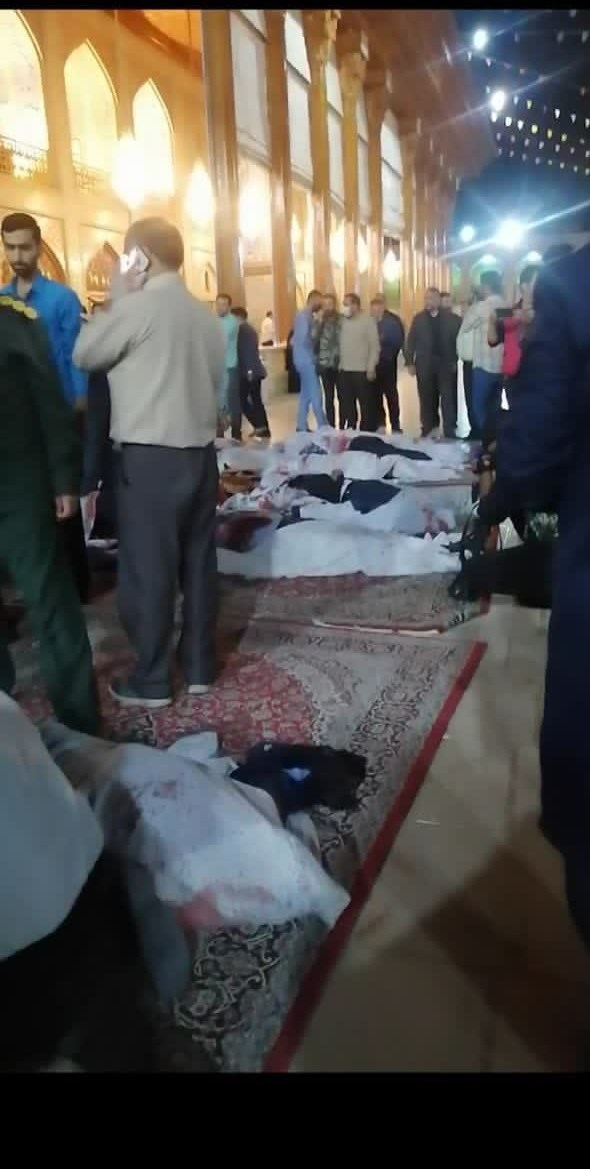 حمله تروریستی در حرم شاهچراغ/تیراندازی به زائران در کنار مضجع شریف/ ۱۳ شهید و ۴۰ مجروح تا این لحظه حمله تروریستی در حرم شاهچراغ/تیراندازی به زائران در کنار مضجع شریف/ ۱۳ شهید و ۴۰ مجروح تا این لحظه