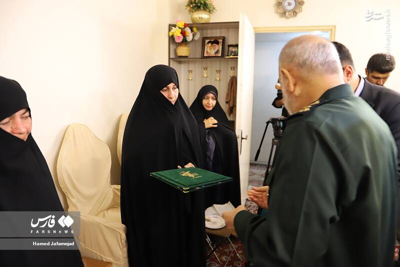 دیدار سردار سلامی با خانواده شهیدان مدافع امنیت
