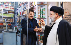 شعار آزادی می‌دهید، اما دیکتاتورید