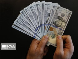 نرخ خرید دلار در صرافی‌های بانکی کاهش یافت