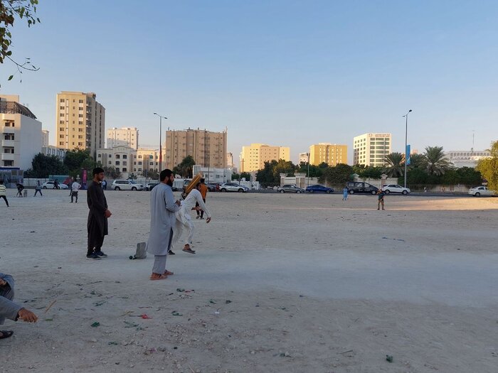 رونمایی از ورزش محبوب کارگران مهاجر در قطر؛ ال‌کلاسیکوی کریکت در دوحه!