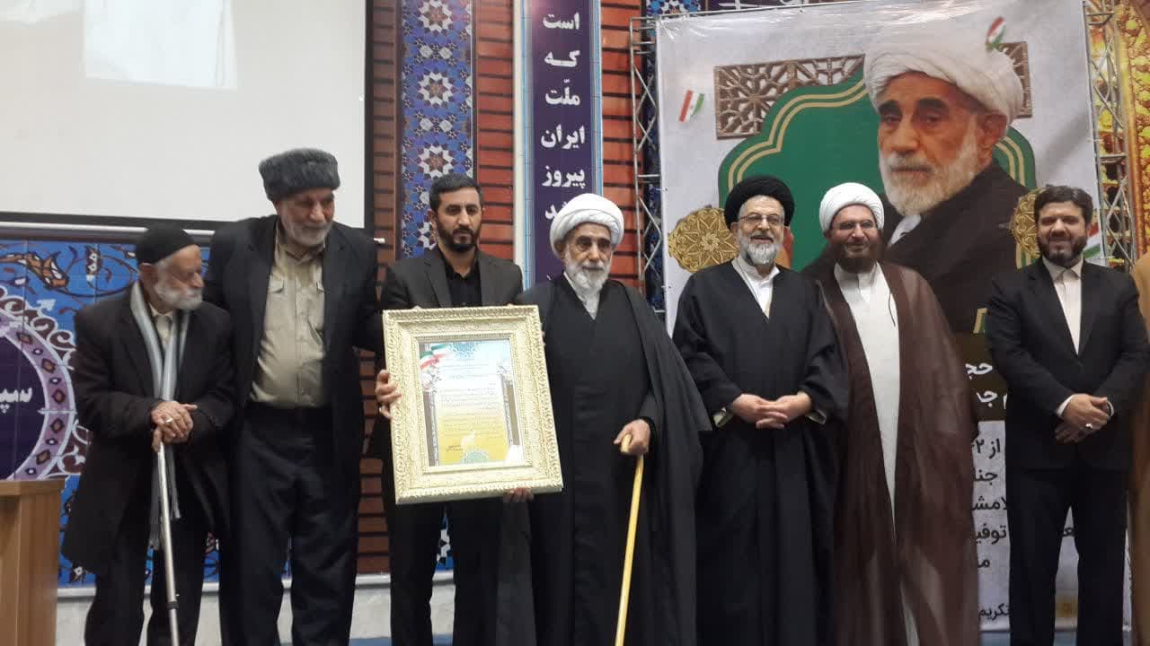 قدردانی فرماندار شهرستان از42سال  خدمت حجت الاسلام نوروزی در اسلامشهر