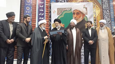 تکریم امام جمعه اسلامشهر پس از ۴۲ سال خدمت بی منت