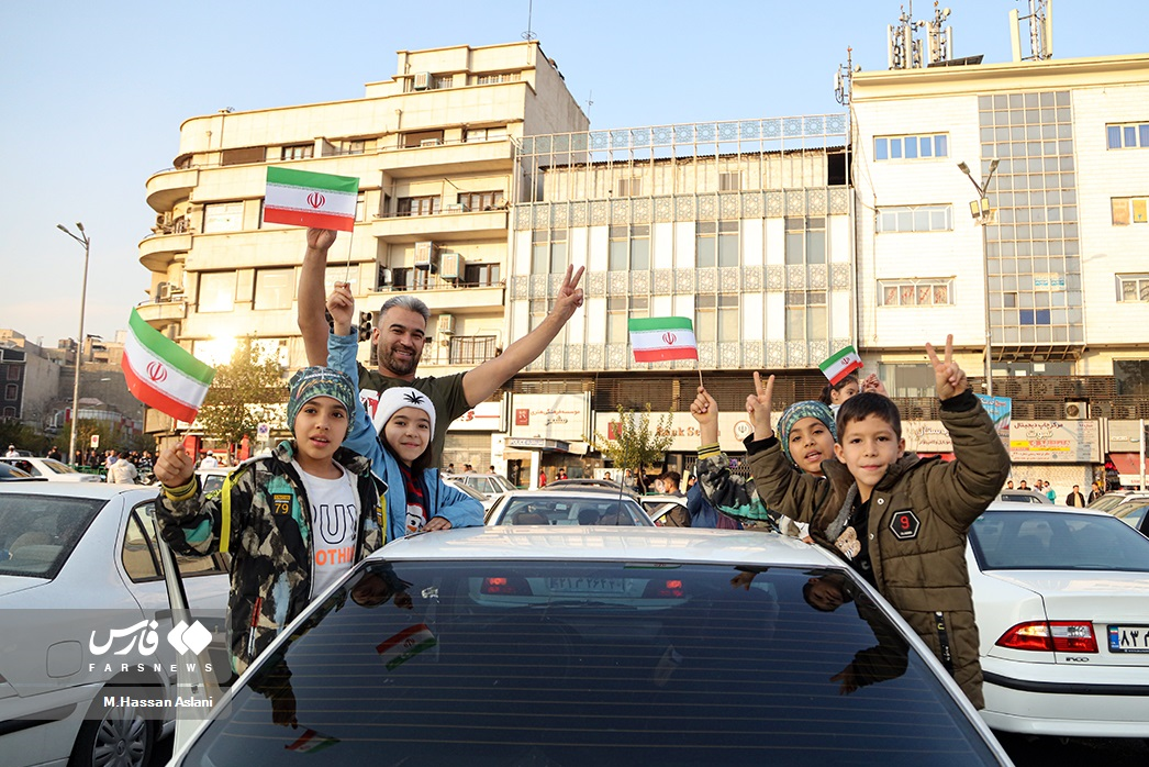 حال و هوای تهران پس از برد تیم ملی/ شادی زیر پوست شهر رفت+ عکس