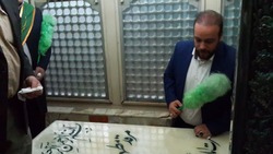 غبار روبی و عطر افشانی ضریح مطهر امامزاده عقیل (ع)در اسلامشهر