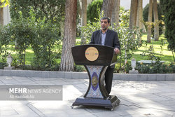 گفتگو بهترین راه برای حل مشکلات کشور است