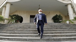 باید رشته مدیریت افکار عمومی را در دست بگیریم