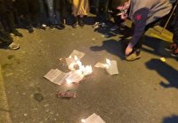جوانان صهیونیست برگه اعزام به خدمت خود را به آتش کشیدند