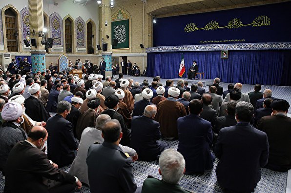رهبر انقلاب: شعار امسال حساس و مهم است/ یک اقتصاد نابسامان بر فرهنگ جامعه هم اثرگذار است