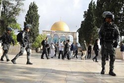 بازداشت ۱۵ نمازگزار فلسطینی در مسجدالاقصی