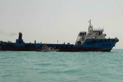 توقیف ۴ فروند شناور حامل سوخت قاچاق در آب‌های خلیج فارس