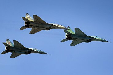 پرواز جنگنده‌ صاعقه و جنگنده تمام ایرانی کوثر در رژه نیروی هوایی ارتش