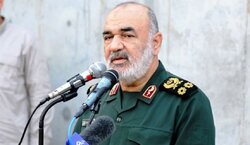 روحیه بسیجی رمز عبور ملت ایران از بحران‌ها است